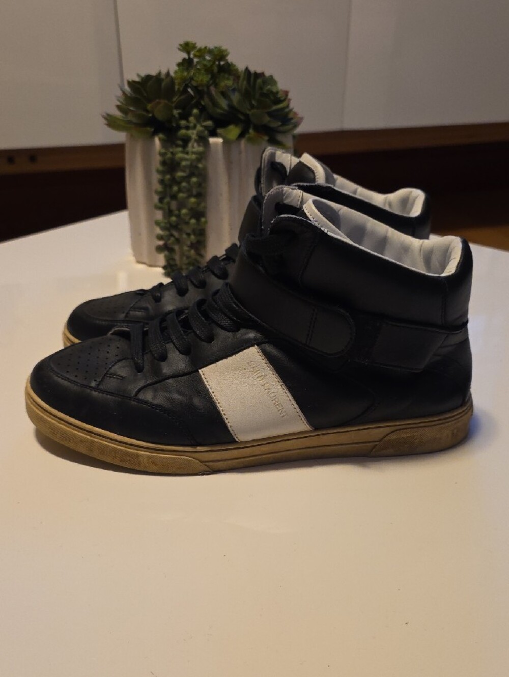 Saint Laurent Max contrasting band detail leather sneaker - Picture 4 of 9